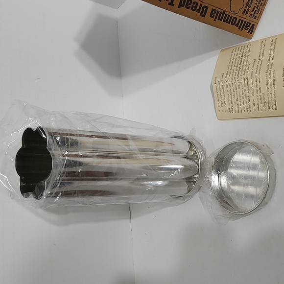 New Pampered Chef Valtrompia Bread Tube - Flower #1550 - Picture 7 of 7